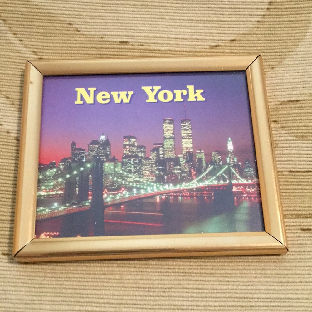 New York city magnet with the twin towers.